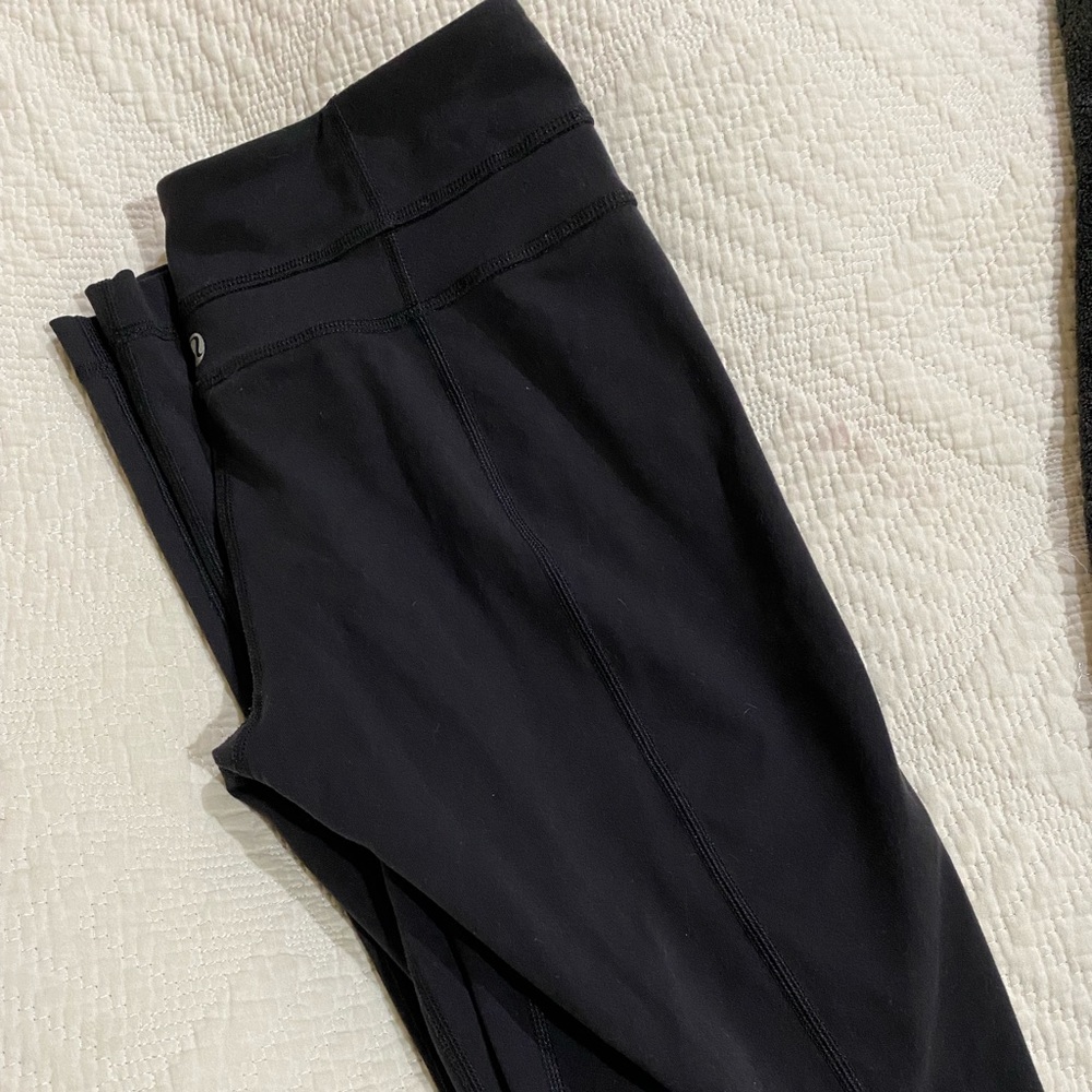 Lululemon High-Rise Tight 28" black yoga pants